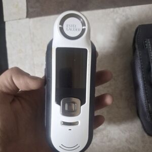 Estee Laude X-Rite RM200 makeup skin color tester